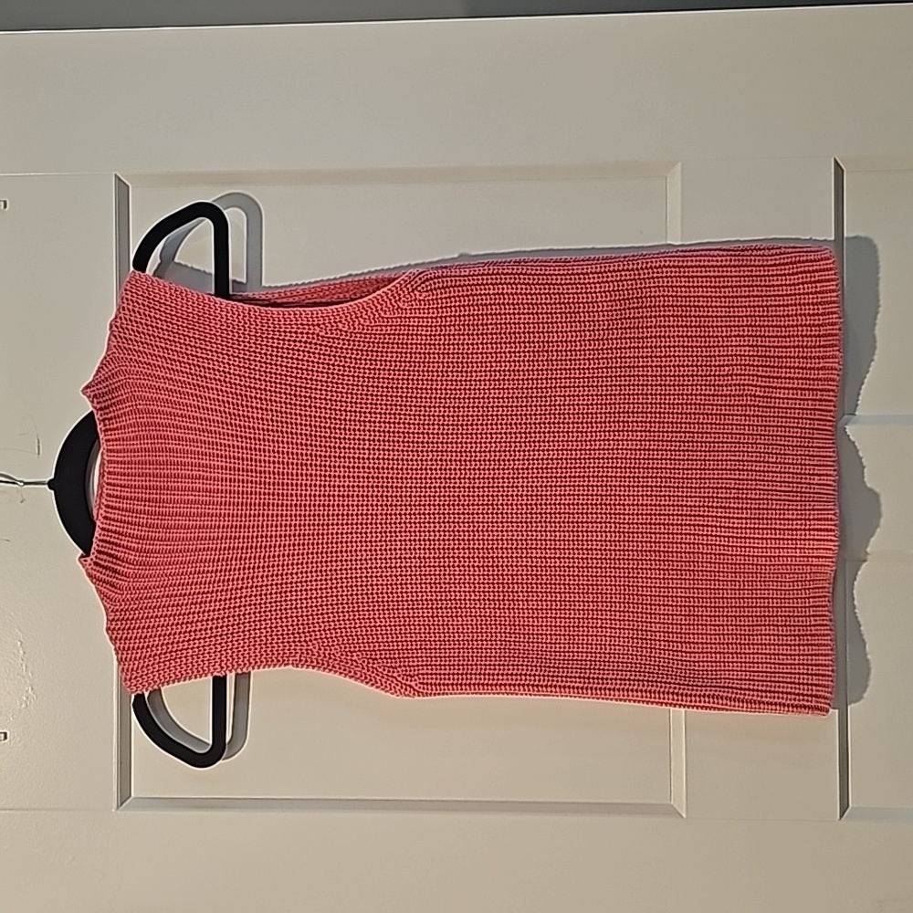 ERIK STEWART sleeveless knit sweater size Medium color is coral